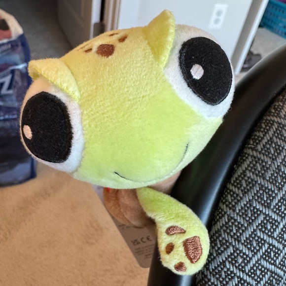 Disney Parks Squirt Baby Turtle From Finding Nemo Magnet Plush Stuffed Animal - Picture 2 of 11